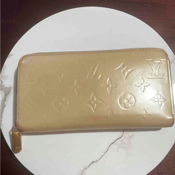 Louis Vuitton Gold Monogram Zippy Vernis Wallet SP4171; made in France - Picture 9 of 13